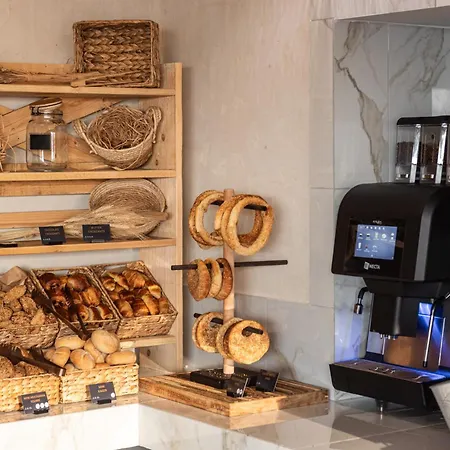 Otel Rise Urban Art Larnaca