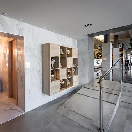 호텔 Rise Urban Art 라르나카