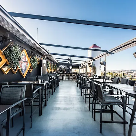 호텔 Rise Urban Art 라르나카