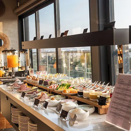 Hotel Rise Urban Art